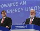 European Commissioner for Energy Union, Maroš Šefcovic (L), and EU Commissioner for Climate Action and Energy, Miguel Arias Cañete (R) unveil the “Energy Union” package during a joint press conference.